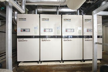 【機械室】 高効率水冷チラー（４台）