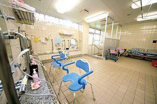 浴室利用では、エコキュートは自動運転、自動給湯のためお湯切れの心配もなく、必要な時にすぐにお湯を使うことができます。