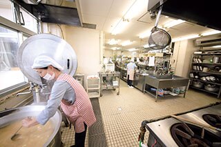 厨房利用では、エコキュートから出湯した60度のお湯から沸かすで、調理時間も短縮できます。