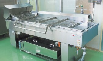 ㉑電気連続フライヤー（3P-200V:24.2kW）×1台