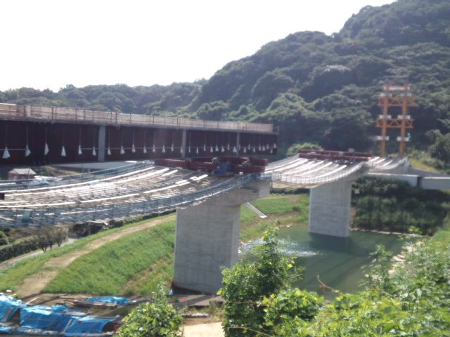 東九州自動車道 小波瀬川橋送り出し工事3