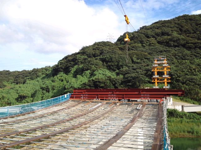 東九州自動車道 小波瀬川橋送り出し工事2