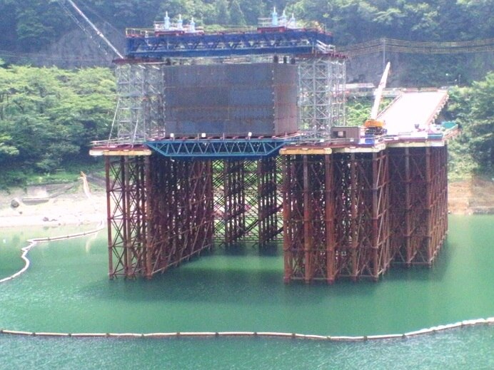 新横山ダム綱殻吊降し工事1