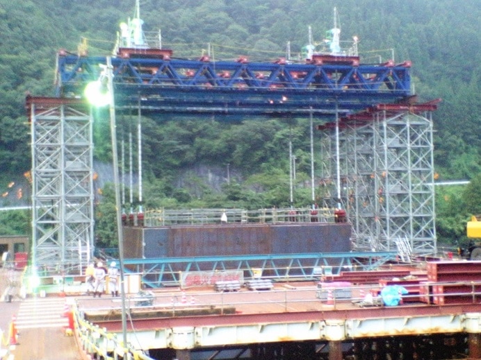 新横山ダム綱殻吊降し工事2