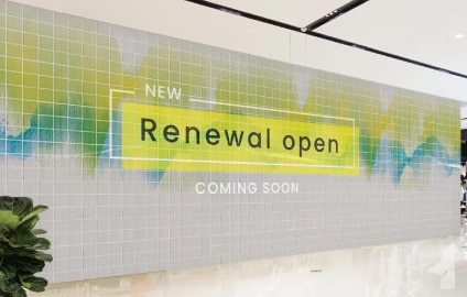 抽象アートが描かれたタイルの仮囲い