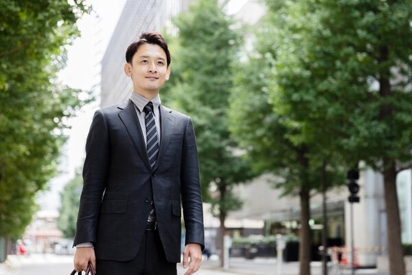 中堅の営業担当者におすすめの営業本4選　イメージ