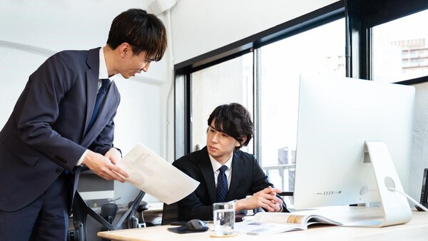 OJTしてもらっているシーン