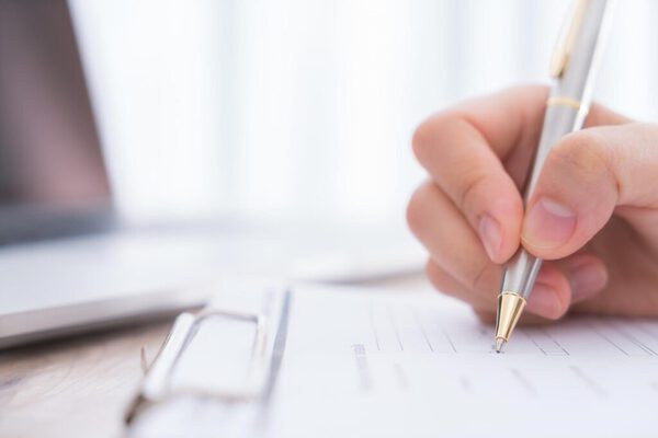 直接アンケート用紙を配る方法や後日フォームを送信する方法など、実施方法は多種多様