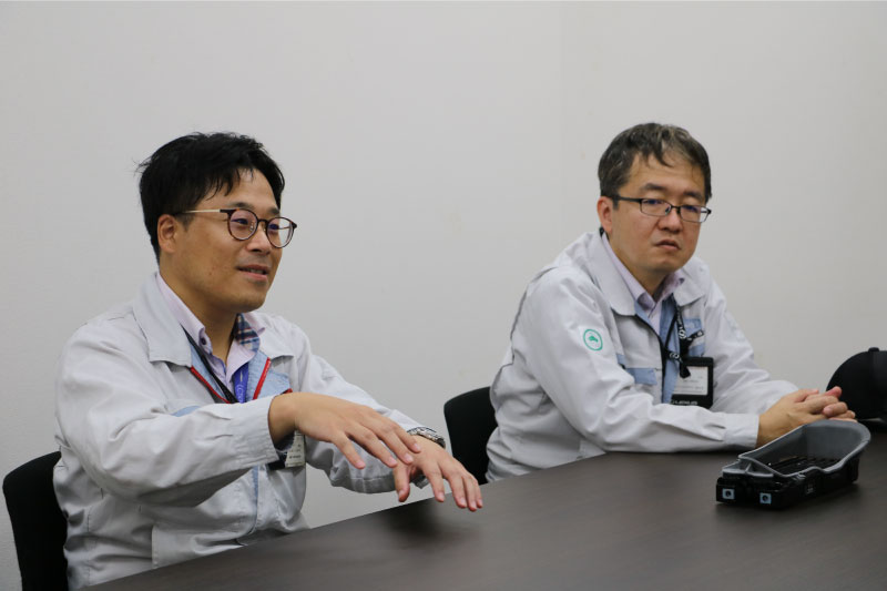 左：車両品質部　栗本 高宏様、　右：レクサスボデー設計部　大野 友浩様