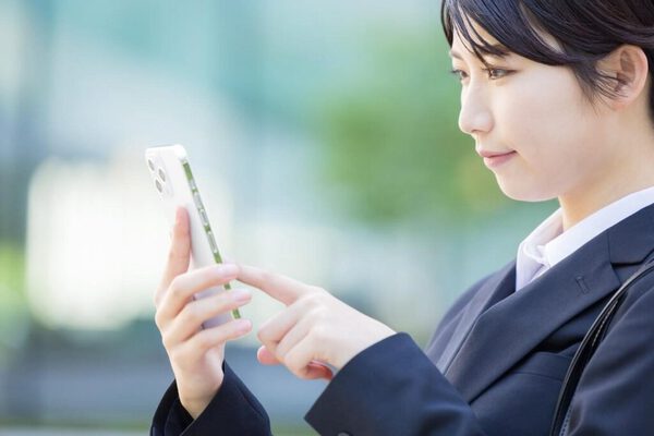 選考辞退はメールと電話の両方で伝えたほうが親切