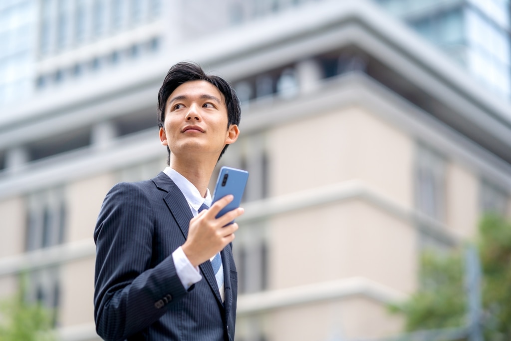 外回りをしている営業パーソン