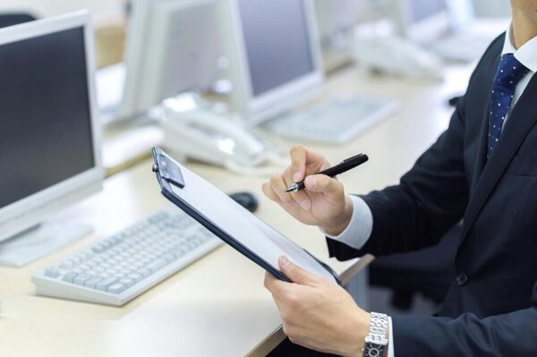部下のモチベーションを上げるためには、上司も人事評価シートの書き方をきちんと押さえておくことが大切