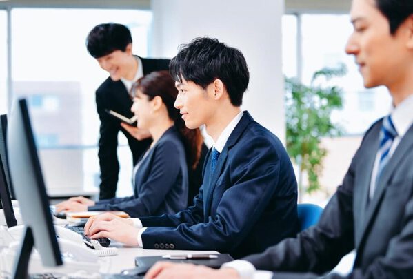 採用担当者はさまざまな場面でメールを送信する