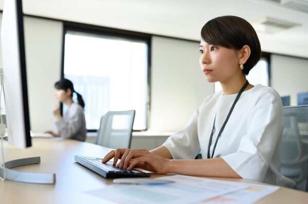 メールを送信する前に適切な文章であるか見直すことが大事