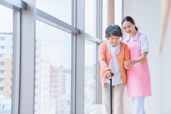介護業界では人手不足が深刻化している