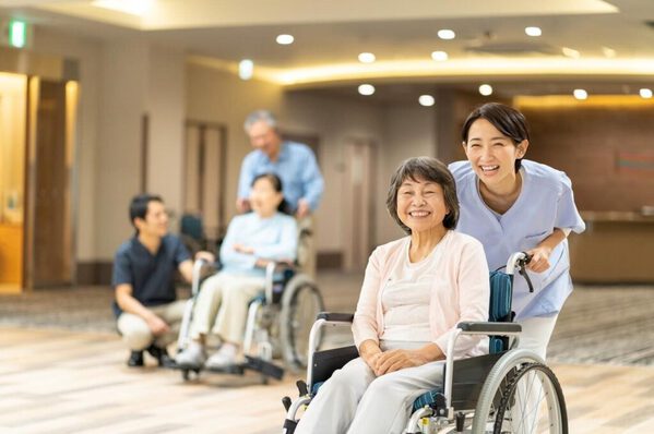 介護事業所の人手不足に対応するには？