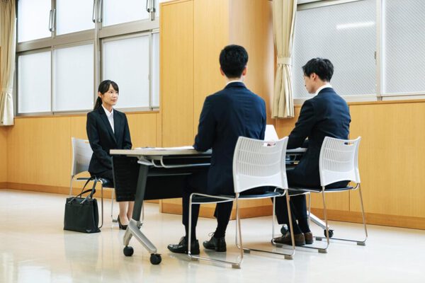 選考は自社にマッチした人材を就職市場から探し出すために欠かせない活動