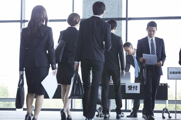 採用戦略を策定するときは募集から採用後のことまで総合的に考えることが大切