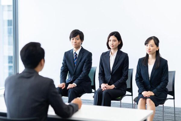 企業規模によって採用人数や予算が異なるため、新卒採用スケジュールも異なる