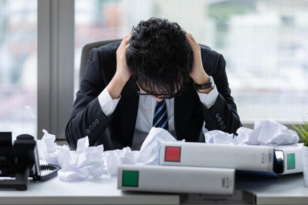 新卒一括採用は時代遅れと言われることもあり、状況に応じた対応が求められる