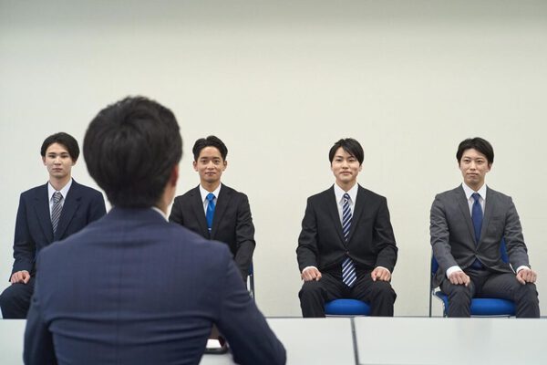 新卒一括採用は学生にもメリット・デメリットがある