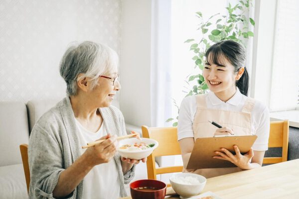 一度介護離職をすると再就職が難しく、心身だけでなく経済面における負担が増大するデメリットもある