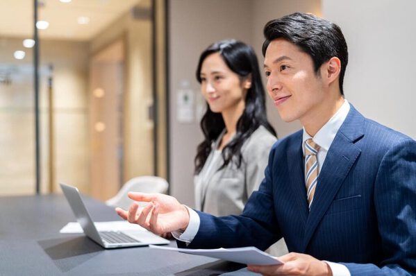 採用業務を効率化することで、優秀な人材の確保や採用担当者の負担軽減につながる