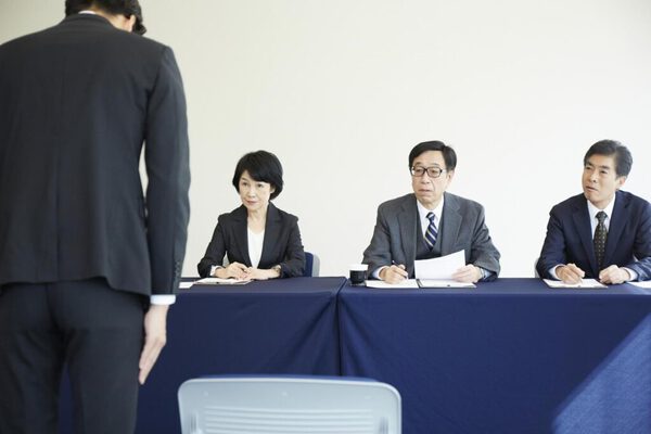 面接官は応募者と企業の相性を調べつつ、自社をPRするのが主な役割
