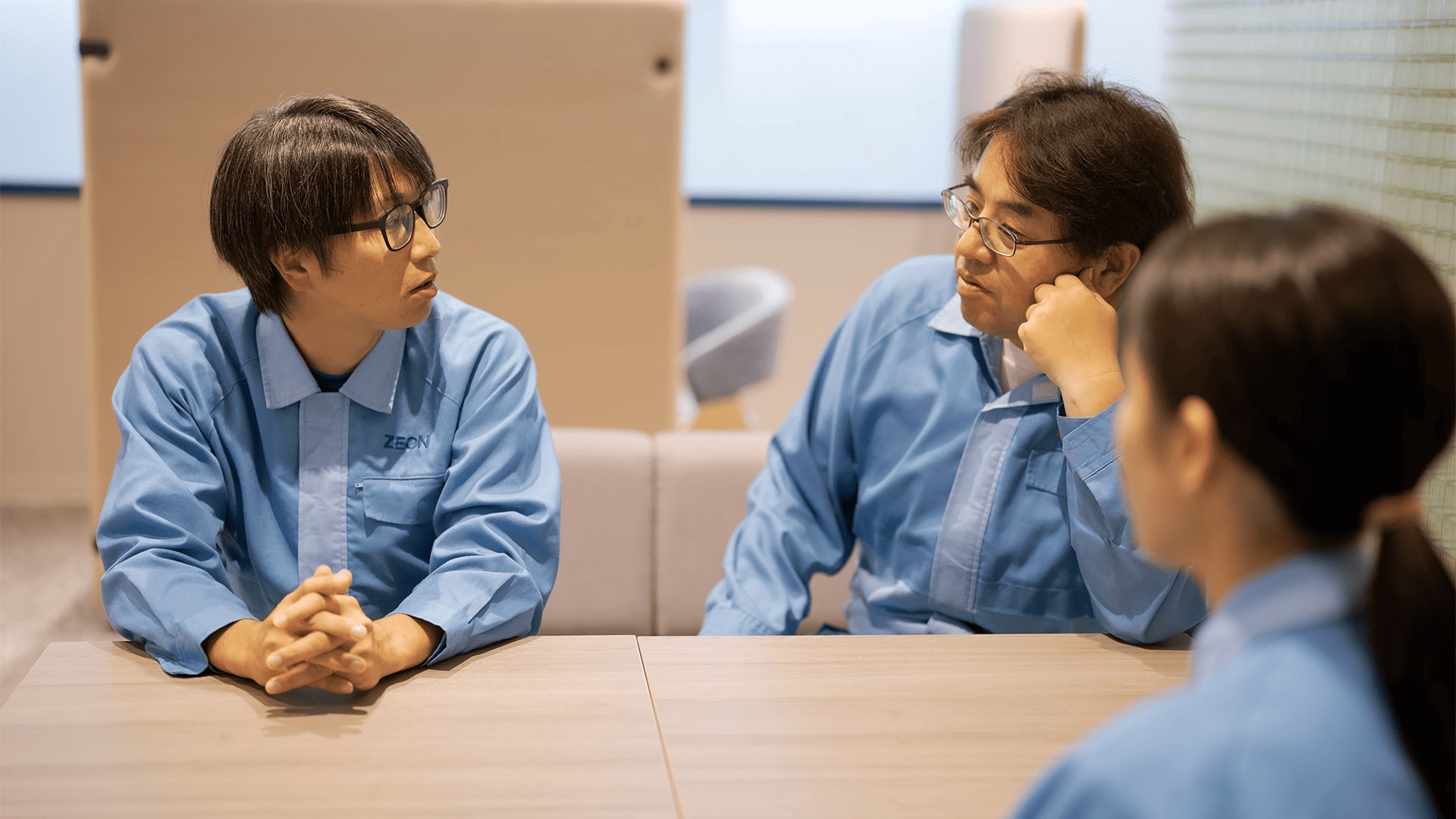 日本ゼオン_談笑写真