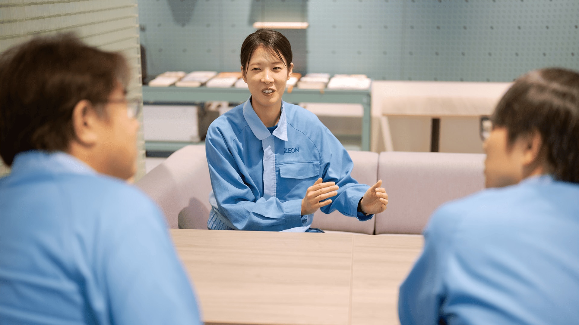 日本ゼオン_談笑写真