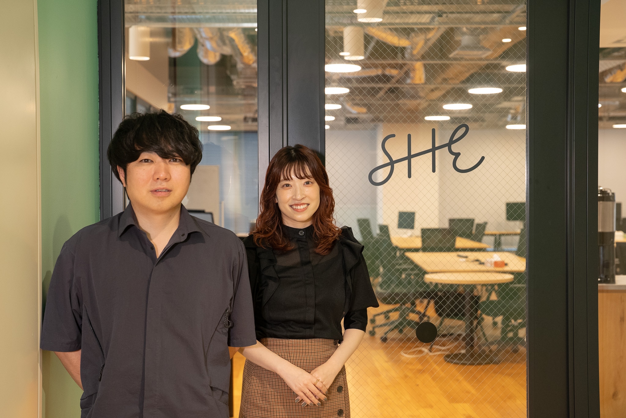SHE様ロゴ前写真
