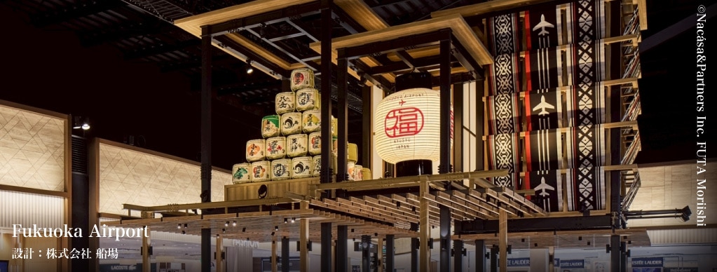 福岡空港内での博多織グラフィックの施工事例