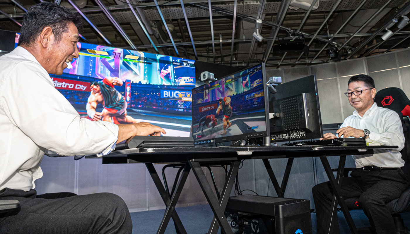 ニシム電子工業eスポーツ「ニシチャレ」役員同士のストリートファイターの様子