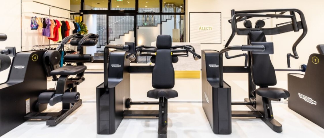 顔認証による入室管理システムを導入し安全・安心に24時間利用できる、「未来ジム」を実現