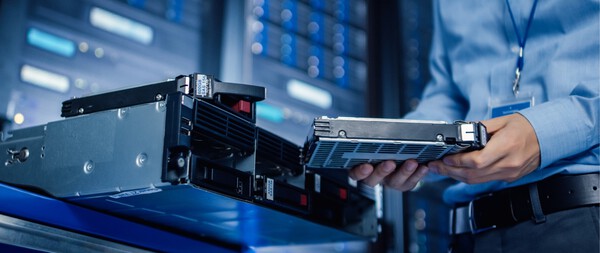 IT機器のメーカー保守期限切れで起こる4つのリスクとは、その対処法について