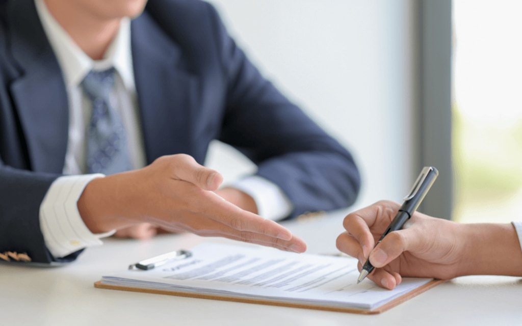 auの法人携帯を契約する際の必要書類