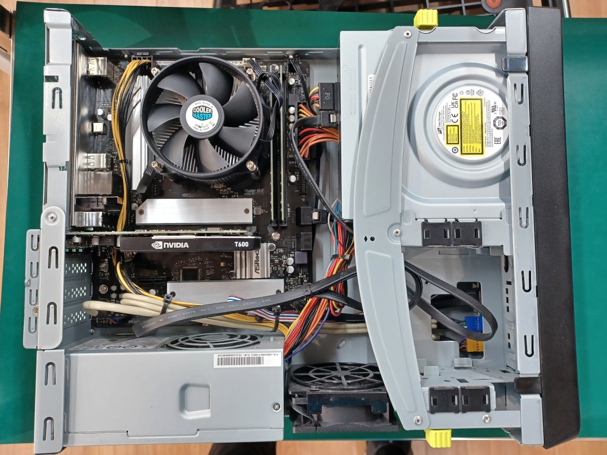iiyama PC修理中の様子