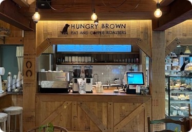 バリューデザインがサービスを提供した「Hungry Brown Eat and Coffee Roaster」の店舗イメージ