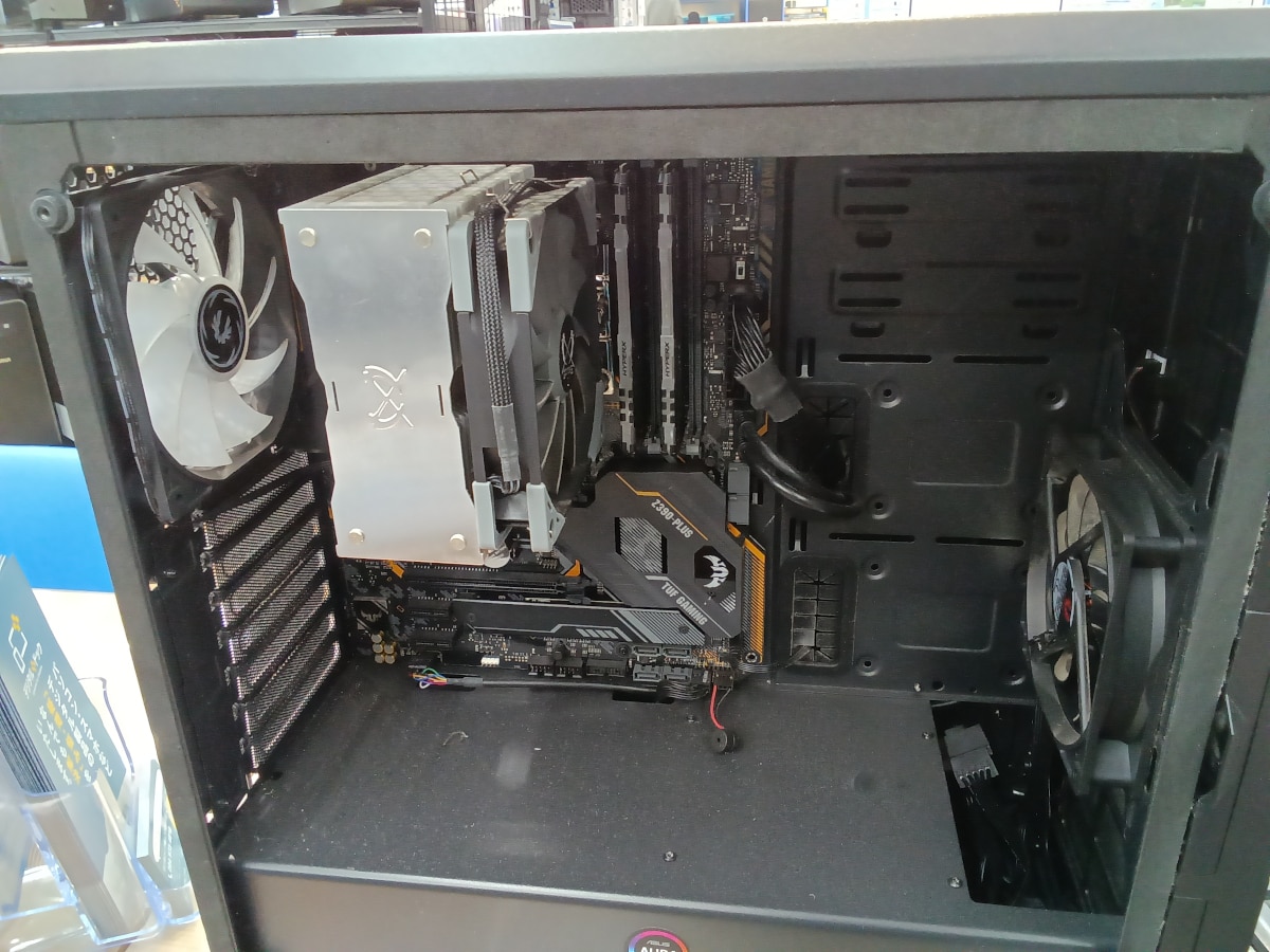 クリーニング前パソコン内部