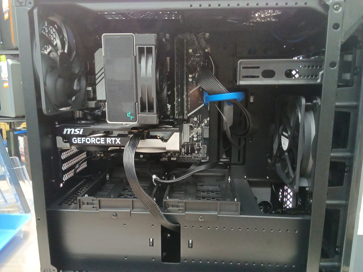 グラボ交換後パソコン内部