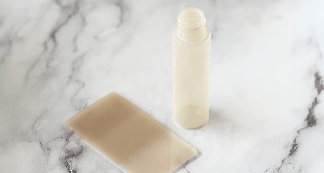 カラープレートと成形ボトル