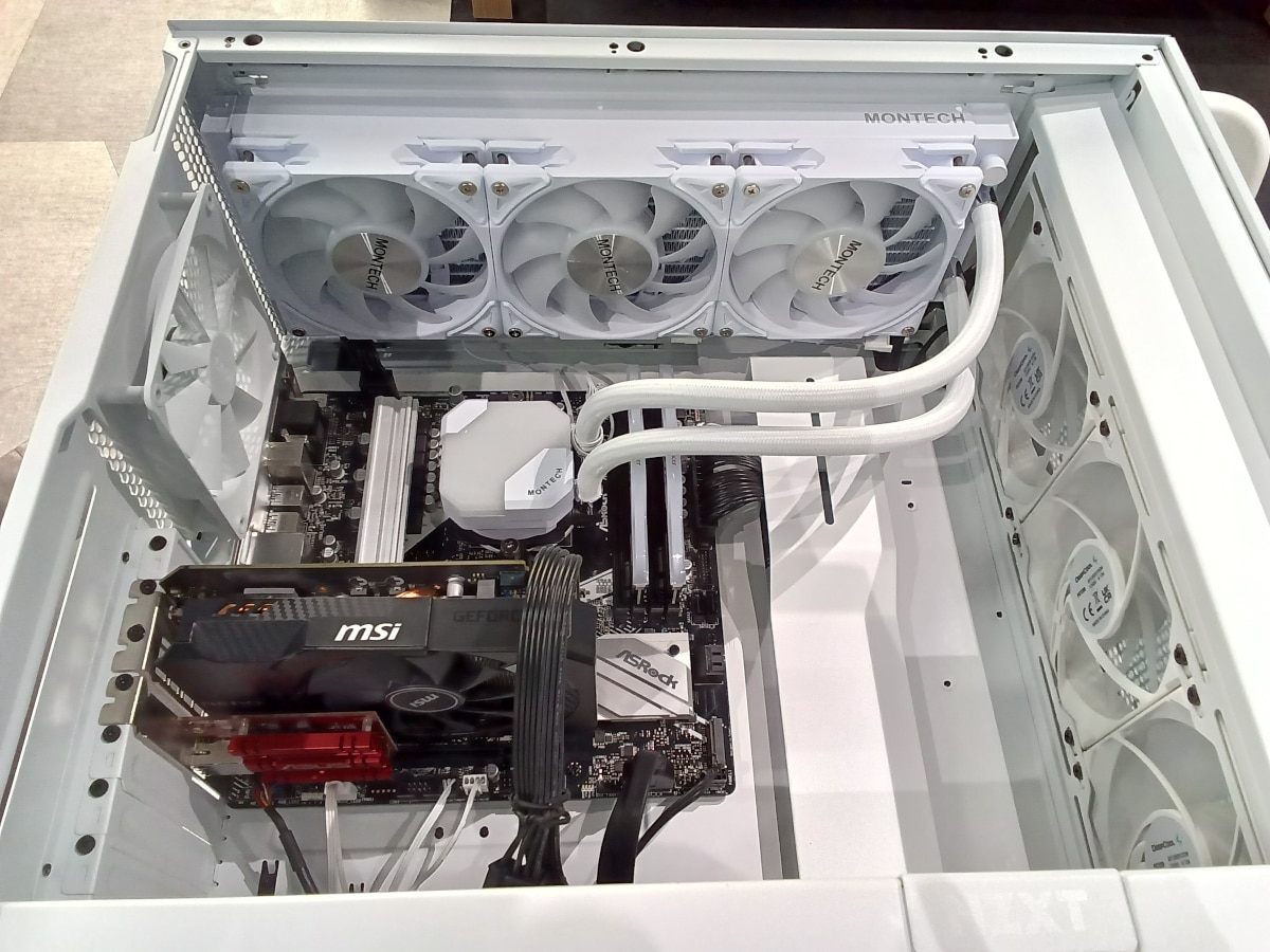 交換後パソコン内部