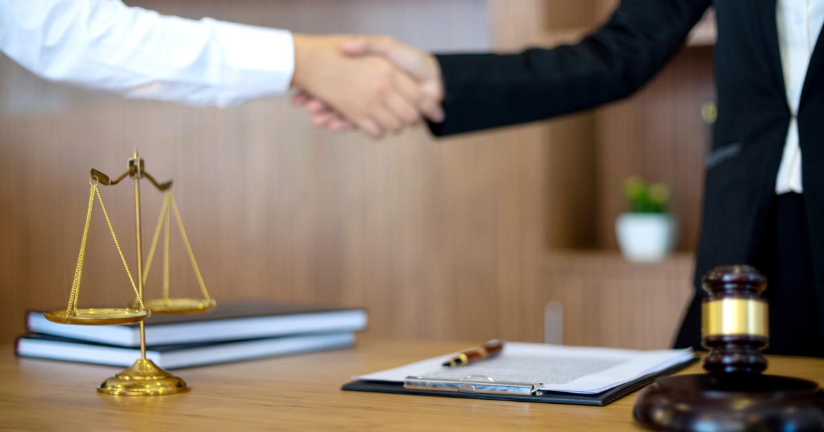 委任契約書とは？他の契約との違いと記載事項、収入印紙の取り扱いは？