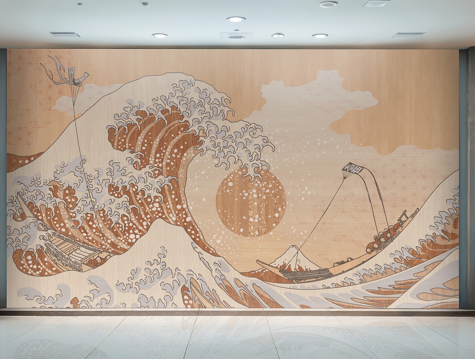 木目調の上に浮世絵のグラフィック、和柄壁紙