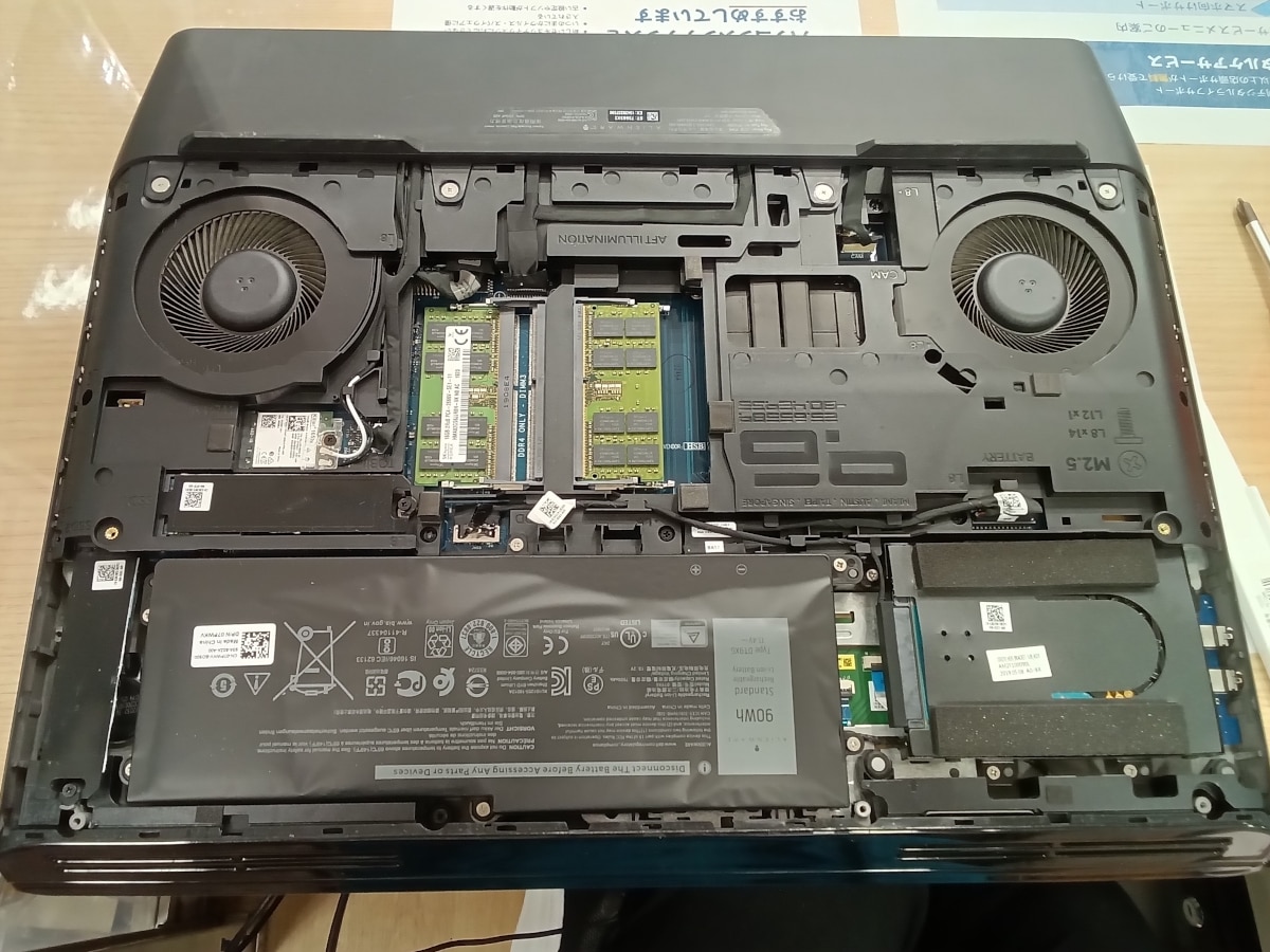 クリーニング後のパソコン内部