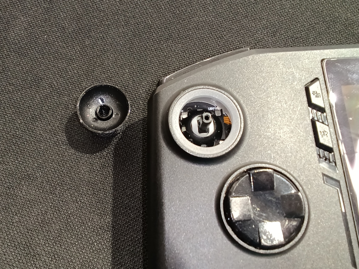 取れてしまった左サムスティック