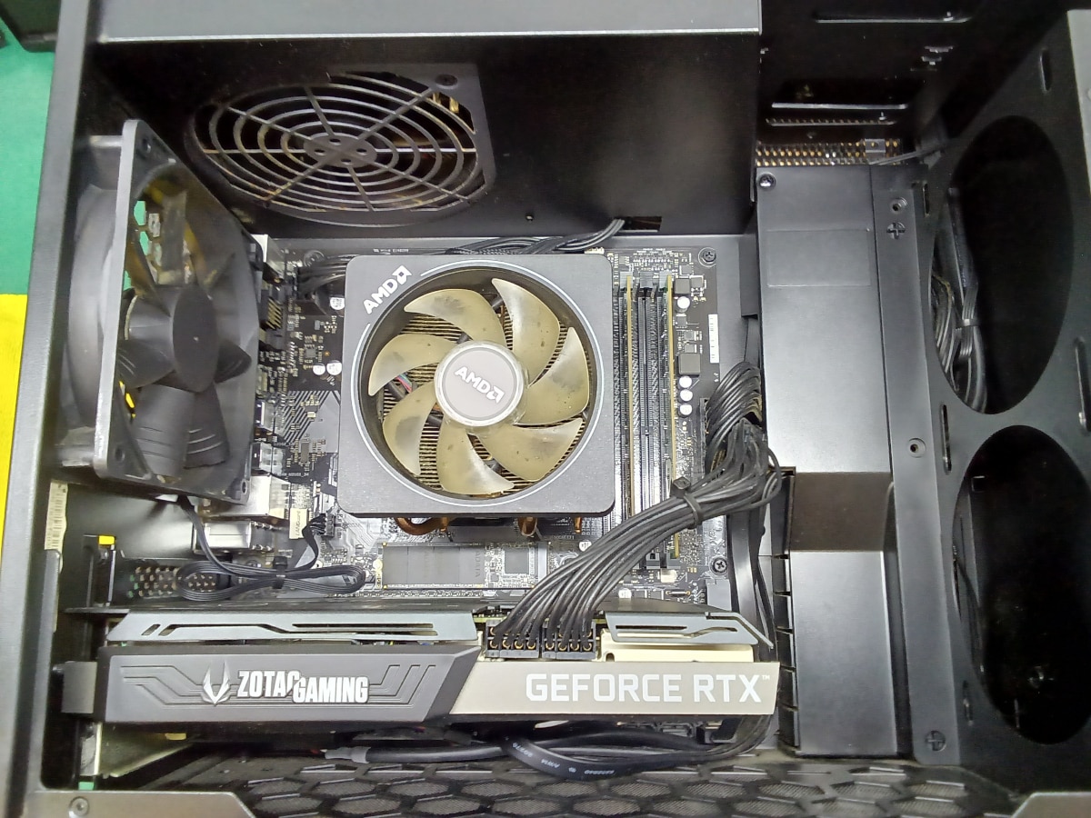 クリーニング後のパソコン内部