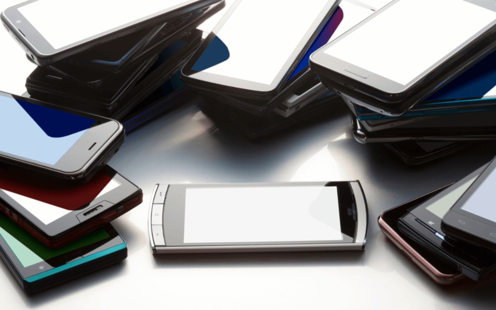 法人携帯は代理店とキャリアで契約する方法がある