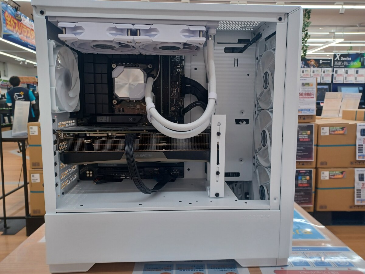 アップグレード前のパソコン内部