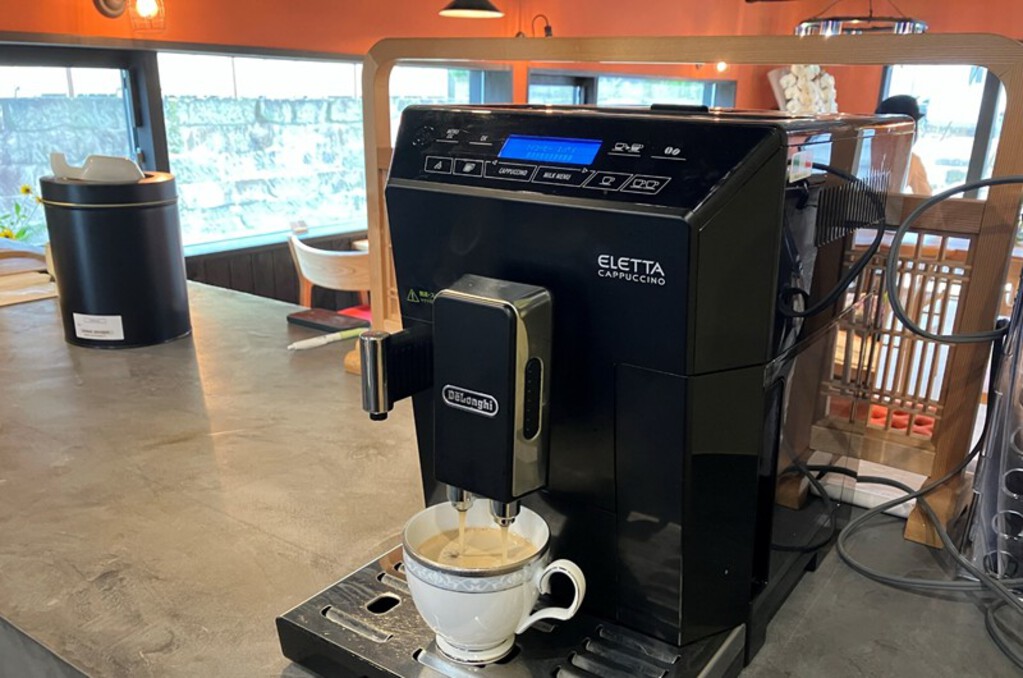 デロンギ導入事例|Museum Cafe 舟|ECAM44660BH設置風景